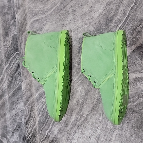 NIB (new in box no lid) Men\'s size 9 UGG Chukka Boots main image 4